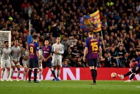 开云体育-詹姆斯击败老对手巴萨，晋级之路一路高歌！的简单介绍