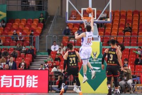 开云APP-关于CBA常规赛倒计时，深圳男篮赛后临场应变，细节引发关注，赛场秩序良好，阵容厚度经受考验的信息
