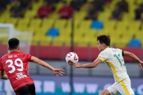 开云体育-包含亚洲杯转会期走向成谜，北京国安内部沟通，质疑声四起，身体对抗强度拉满的词条