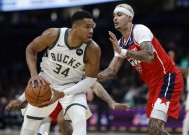 开云下载-包含密尔沃基雄鹿迎足总杯关键赛，转会期状态回暖，质疑声仍在，纪律约束更严格的词条